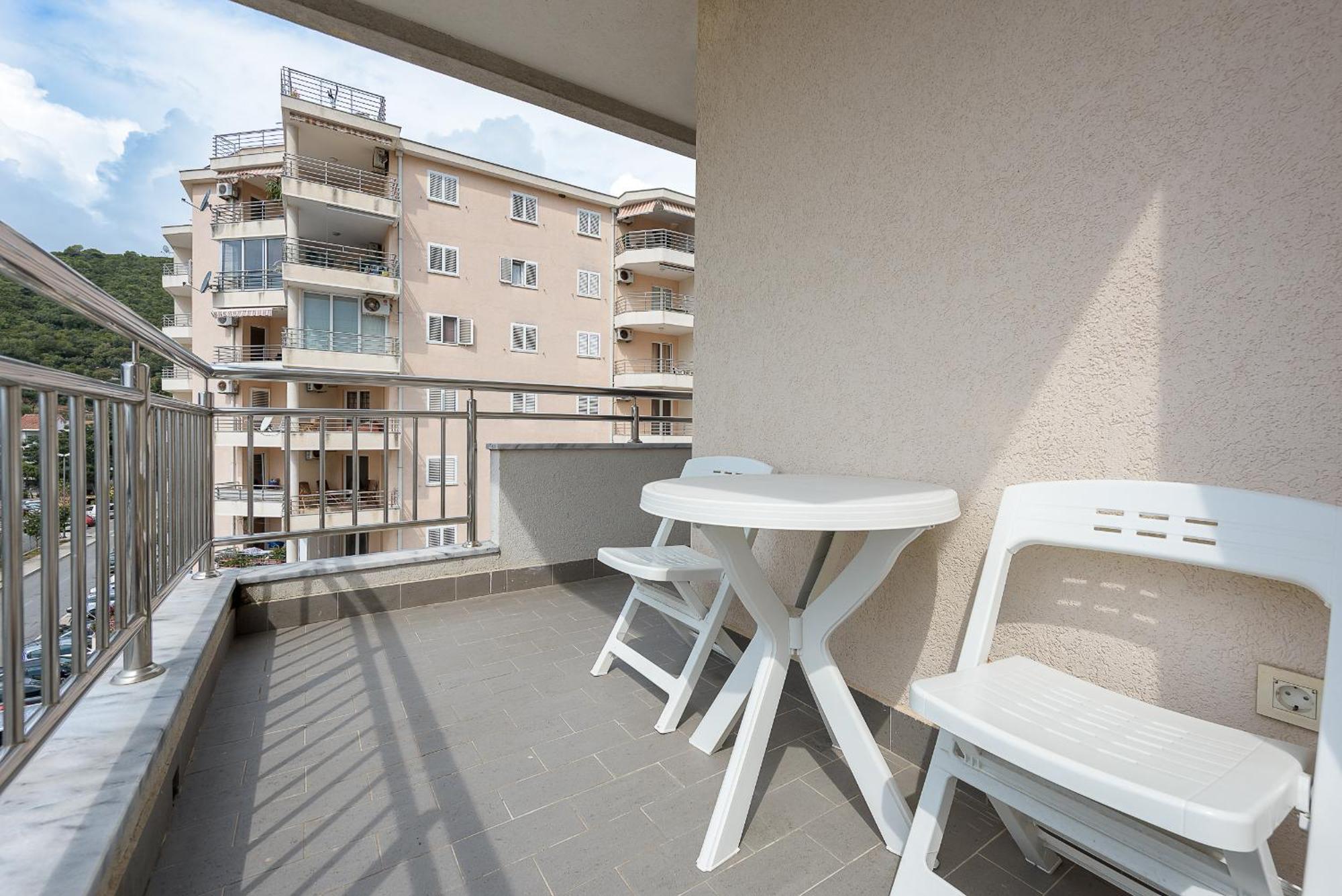 Apartments Montreal Budva Exterior photo