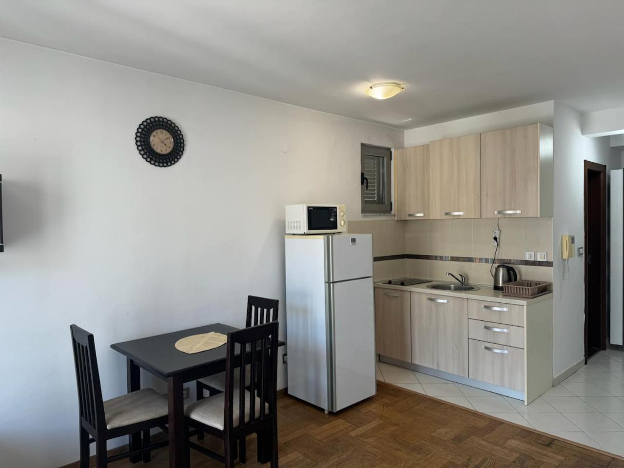 Apartments Montreal Budva Room photo